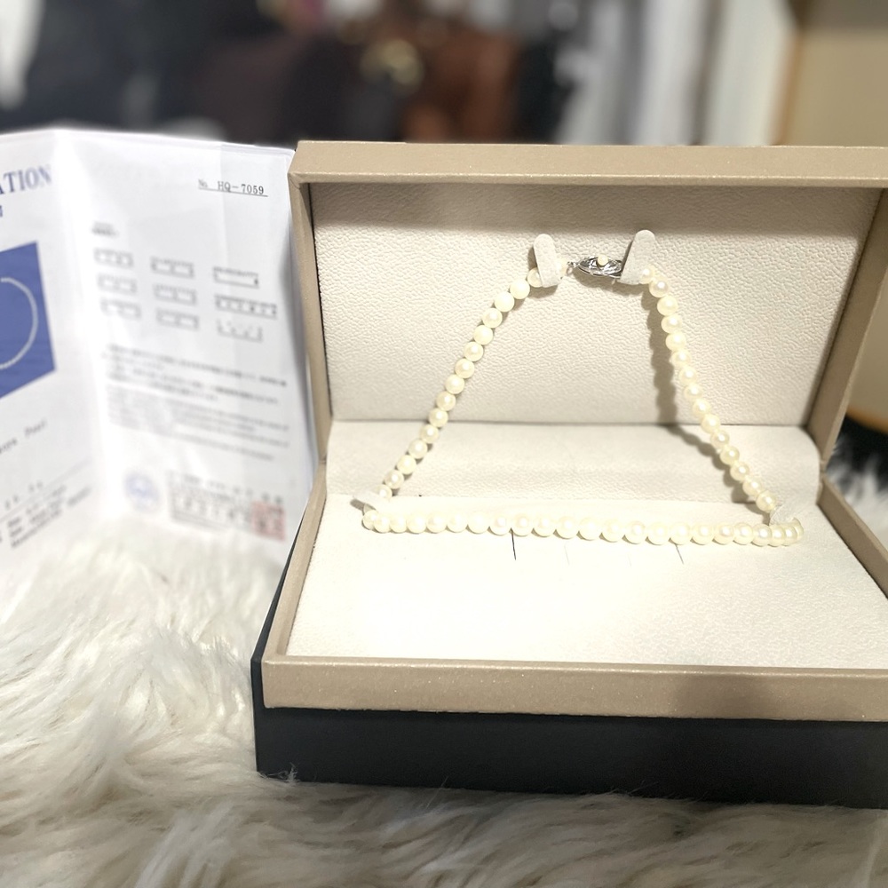 Authentic Akoya Necklace with certificate.
